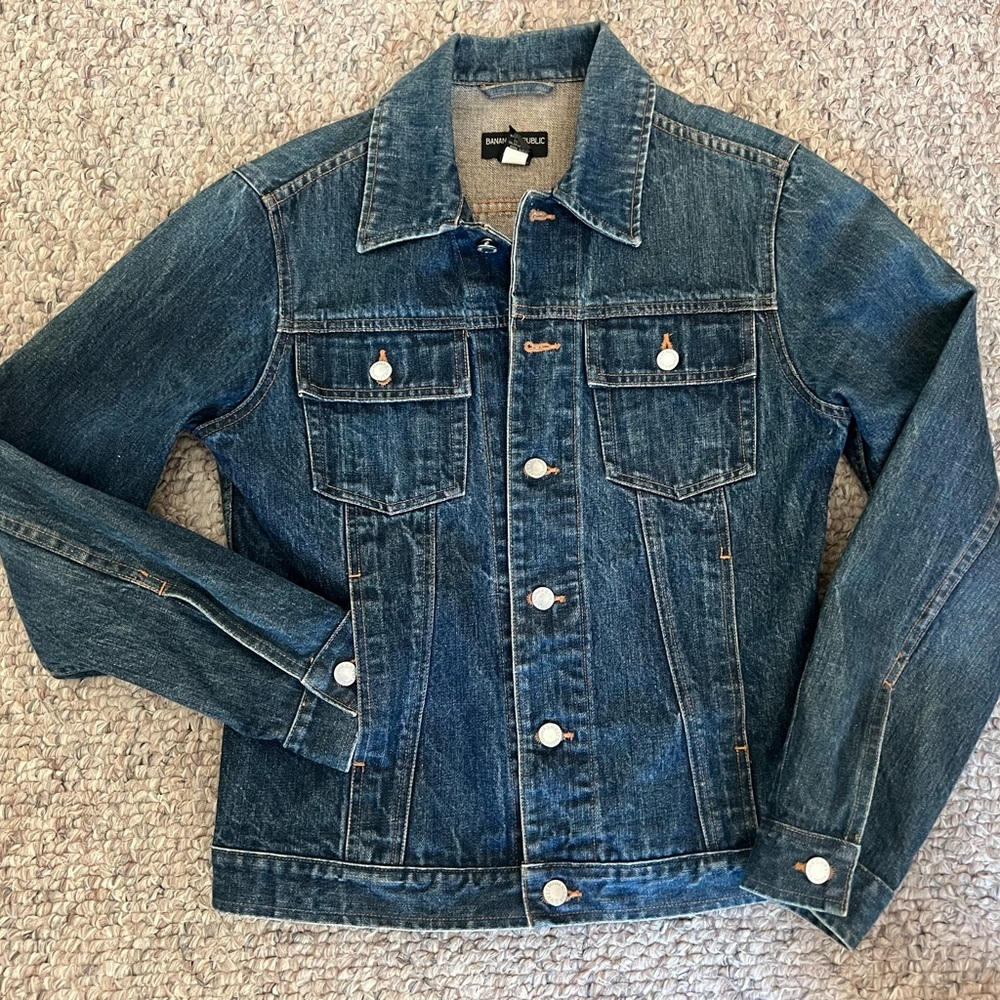 Banana Republic Quality denim jkt, great for spring/summer, goes with everything